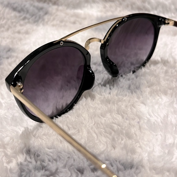 Sunglasses - Picture 5 of 9